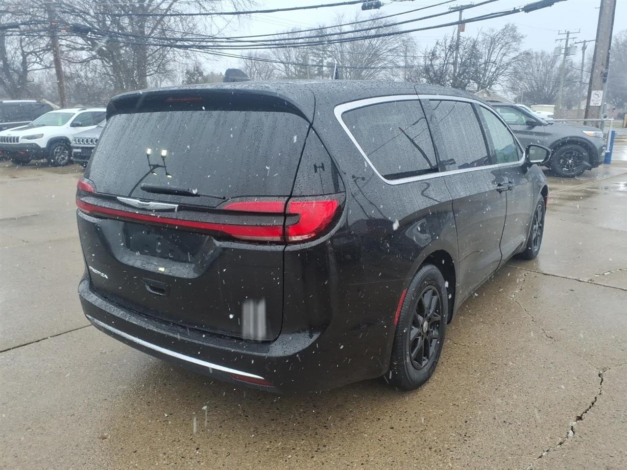 Chrysler Pacifica Touring L FWD 2024