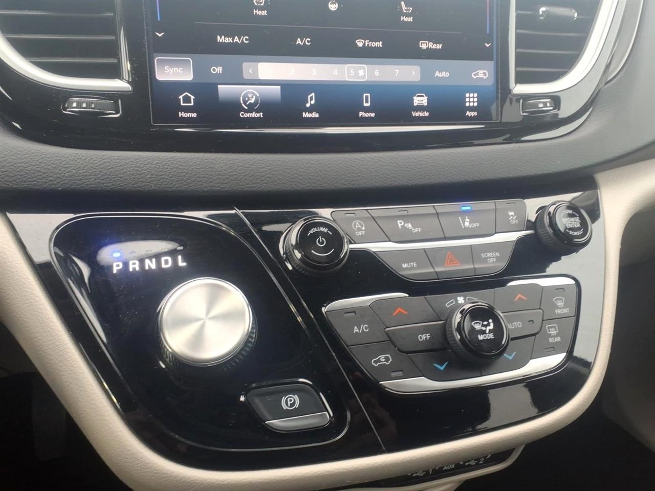 Chrysler Pacifica Touring L FWD 2024