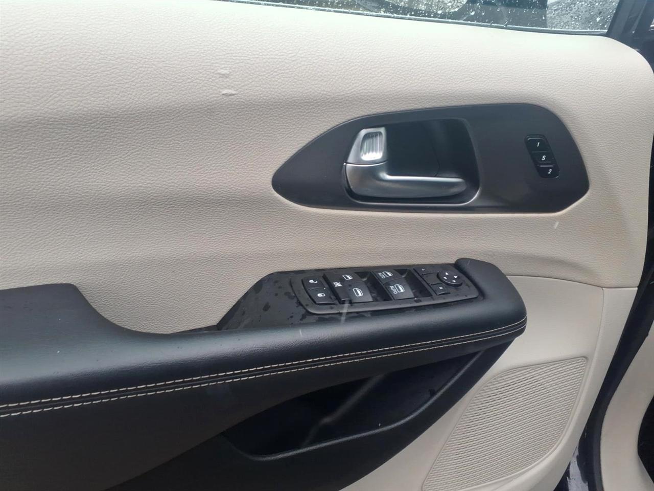 Chrysler Pacifica Touring L FWD 2024