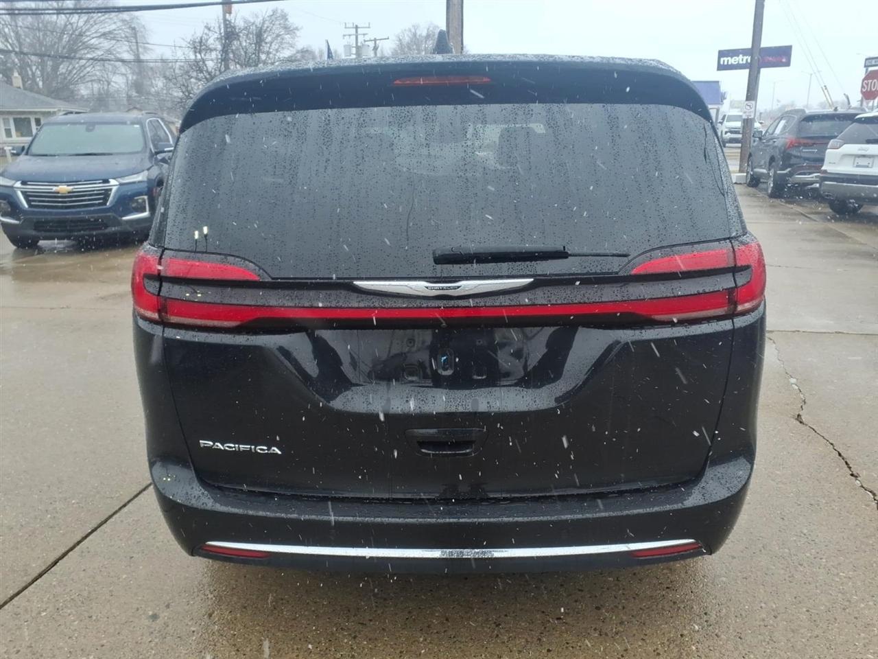 Chrysler Pacifica Touring L FWD 2024