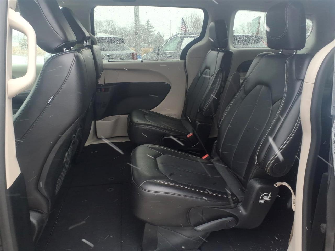 Chrysler Pacifica Touring L FWD 2024