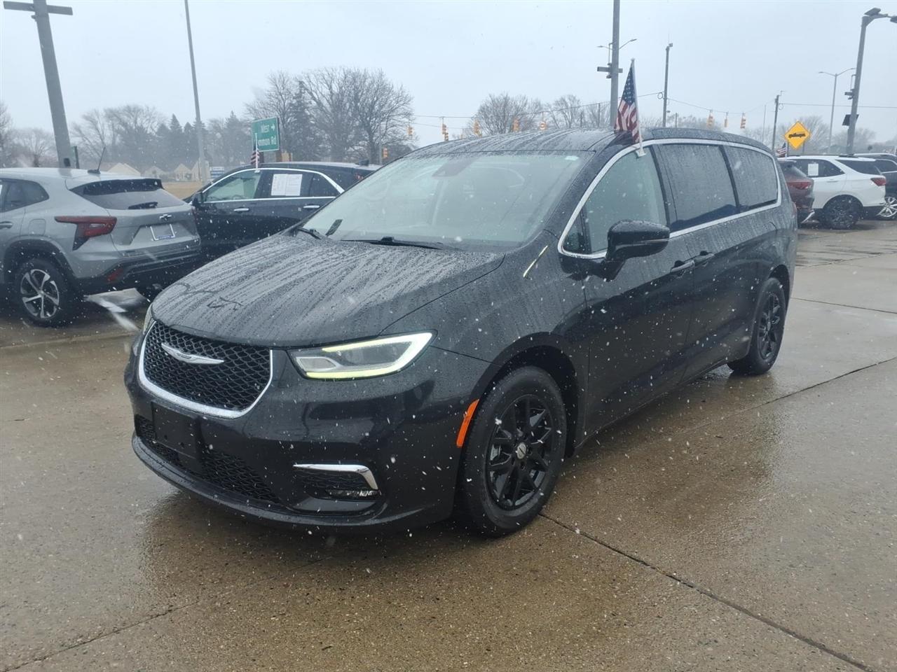 Chrysler Pacifica Touring L FWD 2024