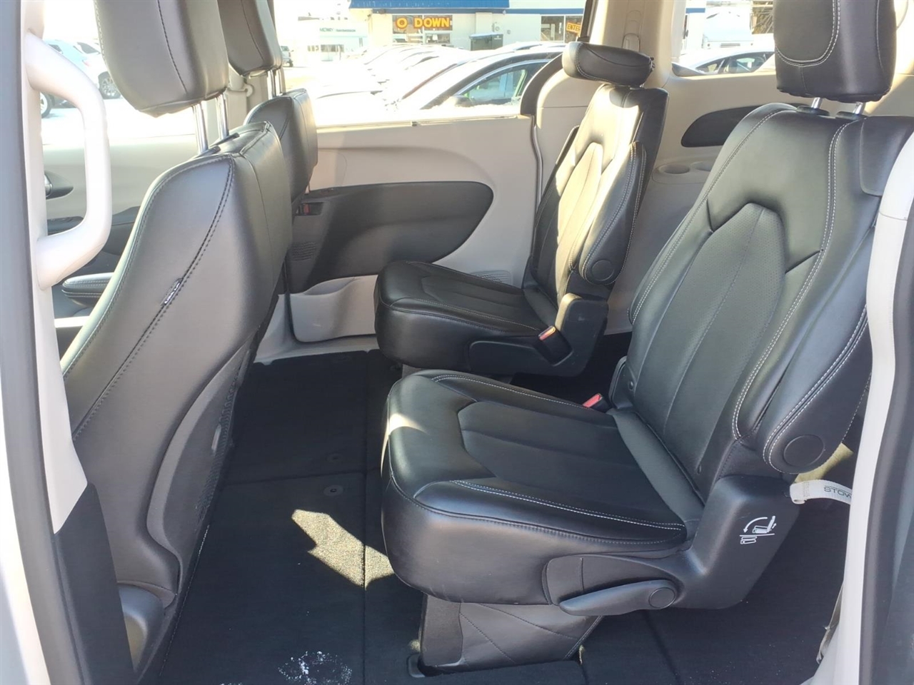 Chrysler Pacifica Touring L FWD 2024