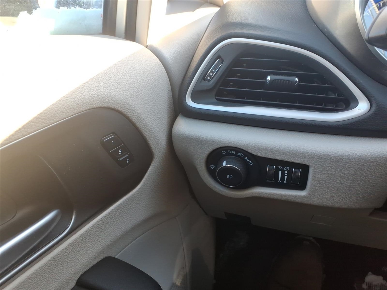 Chrysler Pacifica Touring L FWD 2024