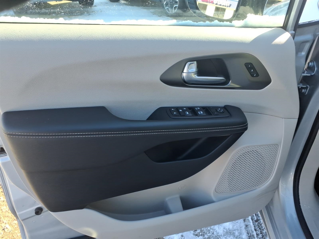 Chrysler Pacifica Touring L FWD 2024