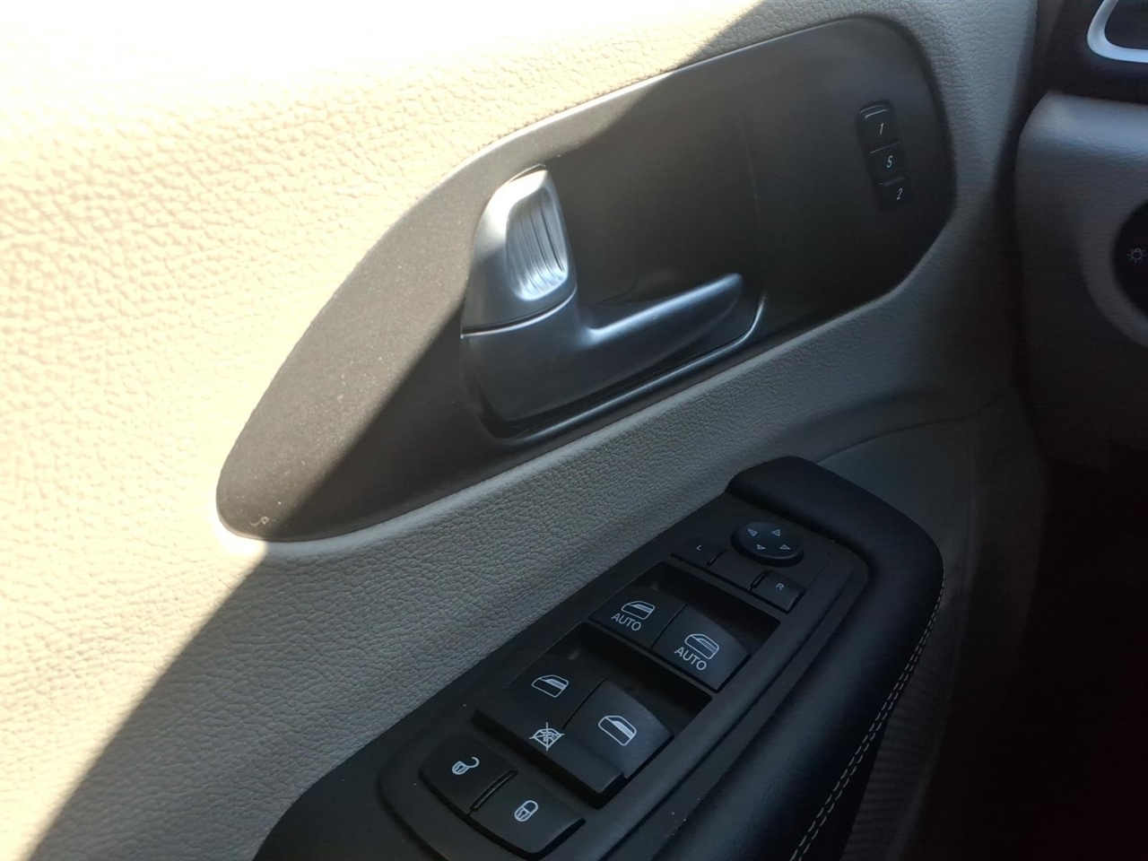 Chrysler Pacifica Touring L FWD 2024