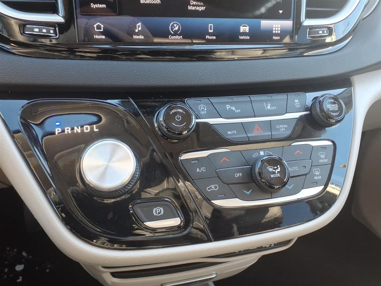 Chrysler Pacifica Touring L FWD 2024