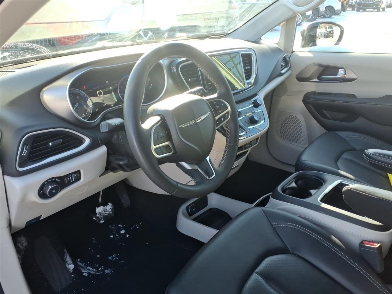 Chrysler Pacifica Touring L FWD 2024