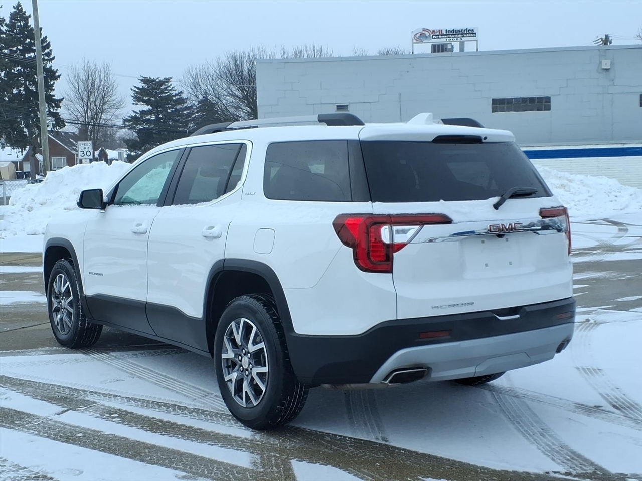 GMC Acadia FWD 4dr SLT 2023