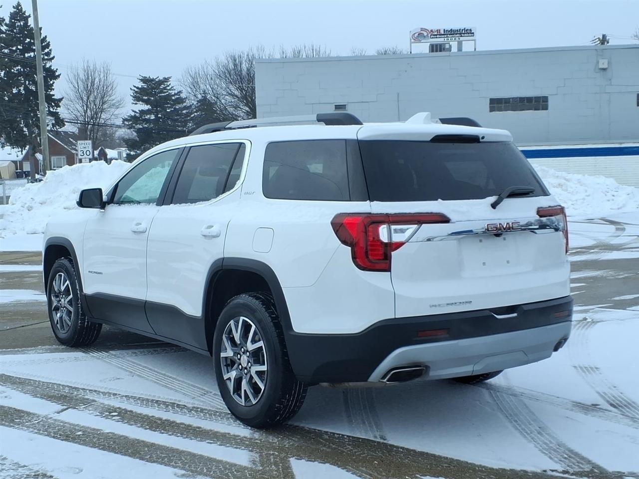 GMC Acadia FWD 4dr SLT 2023