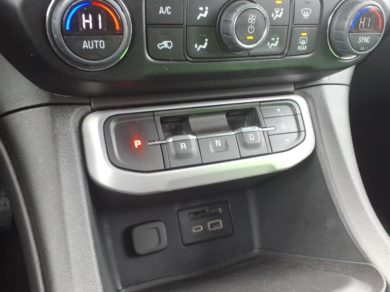 GMC Acadia FWD 4dr SLT 2023