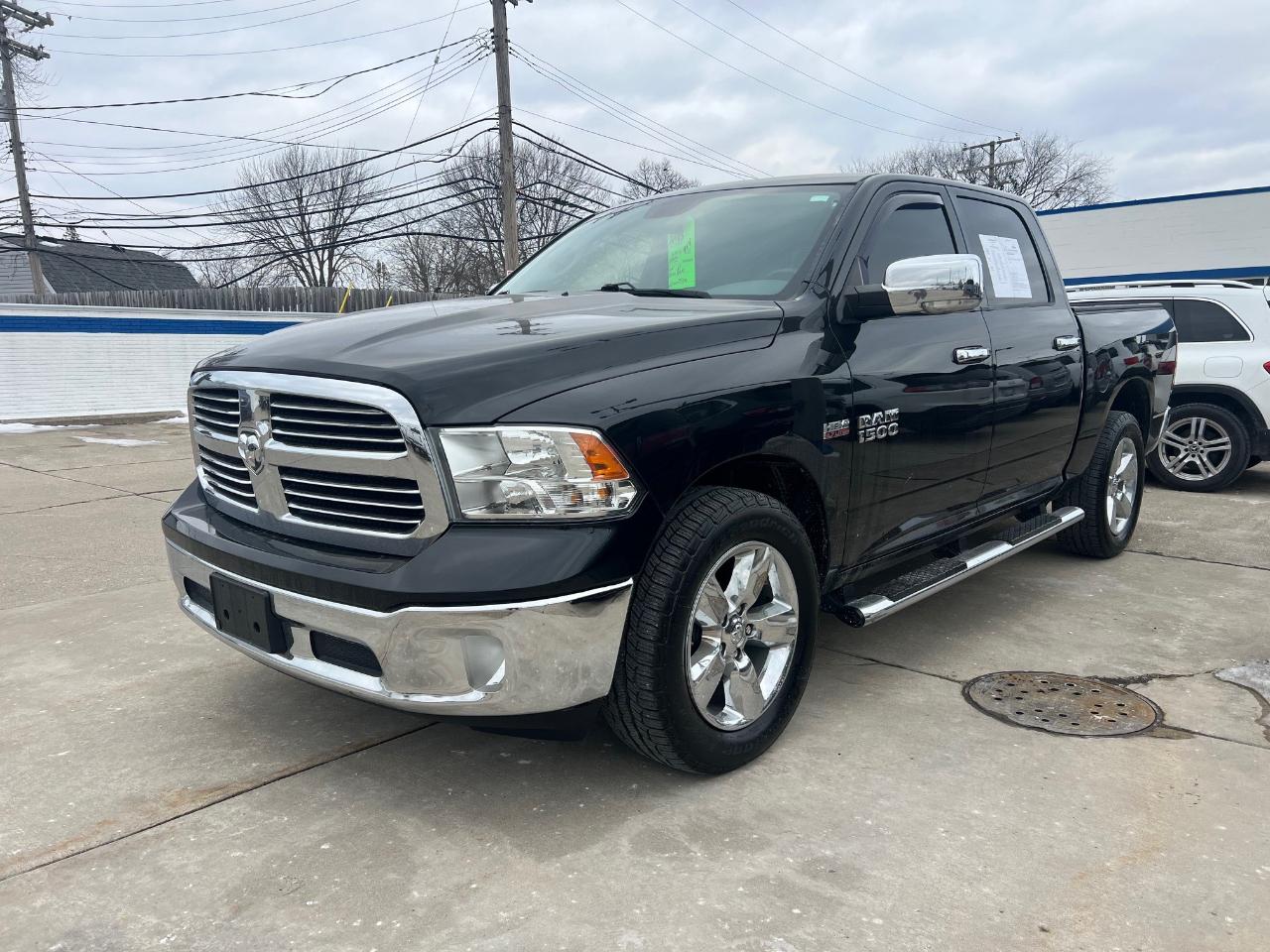 RAM 1500 4WD Crew Cab 140.5" SLT 2016