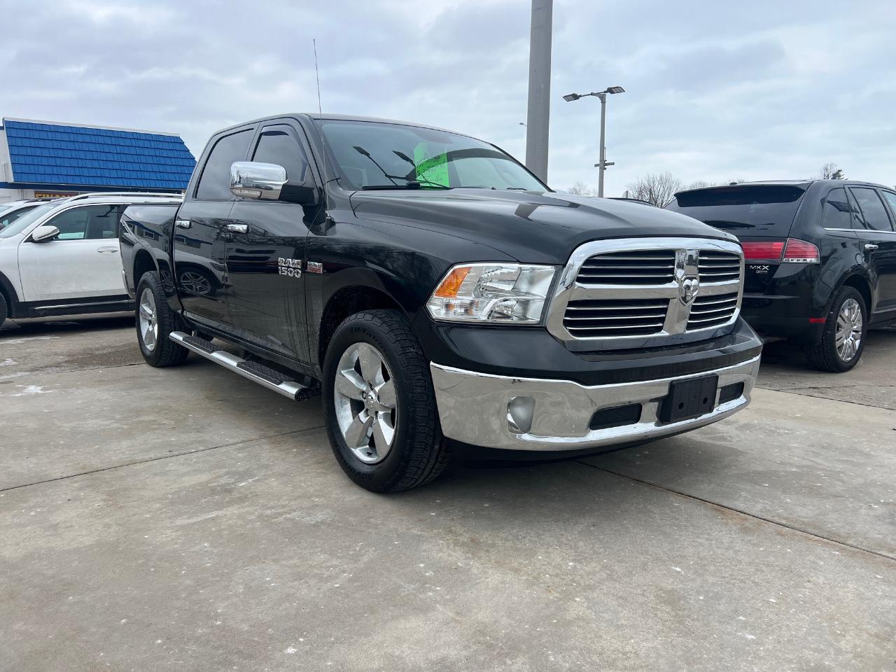RAM 1500 4WD Crew Cab 140.5" SLT 2016