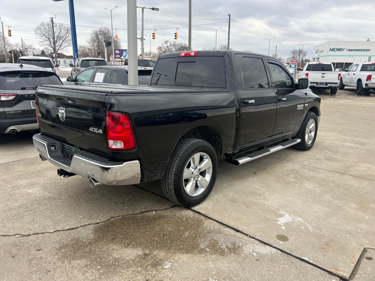 RAM 1500 4WD Crew Cab 140.5" SLT 2016