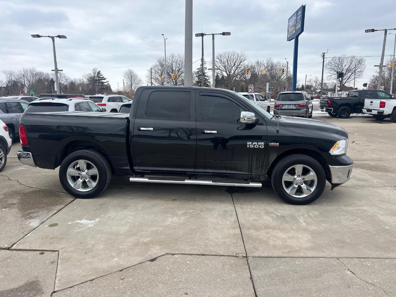 RAM 1500 4WD Crew Cab 140.5" SLT 2016