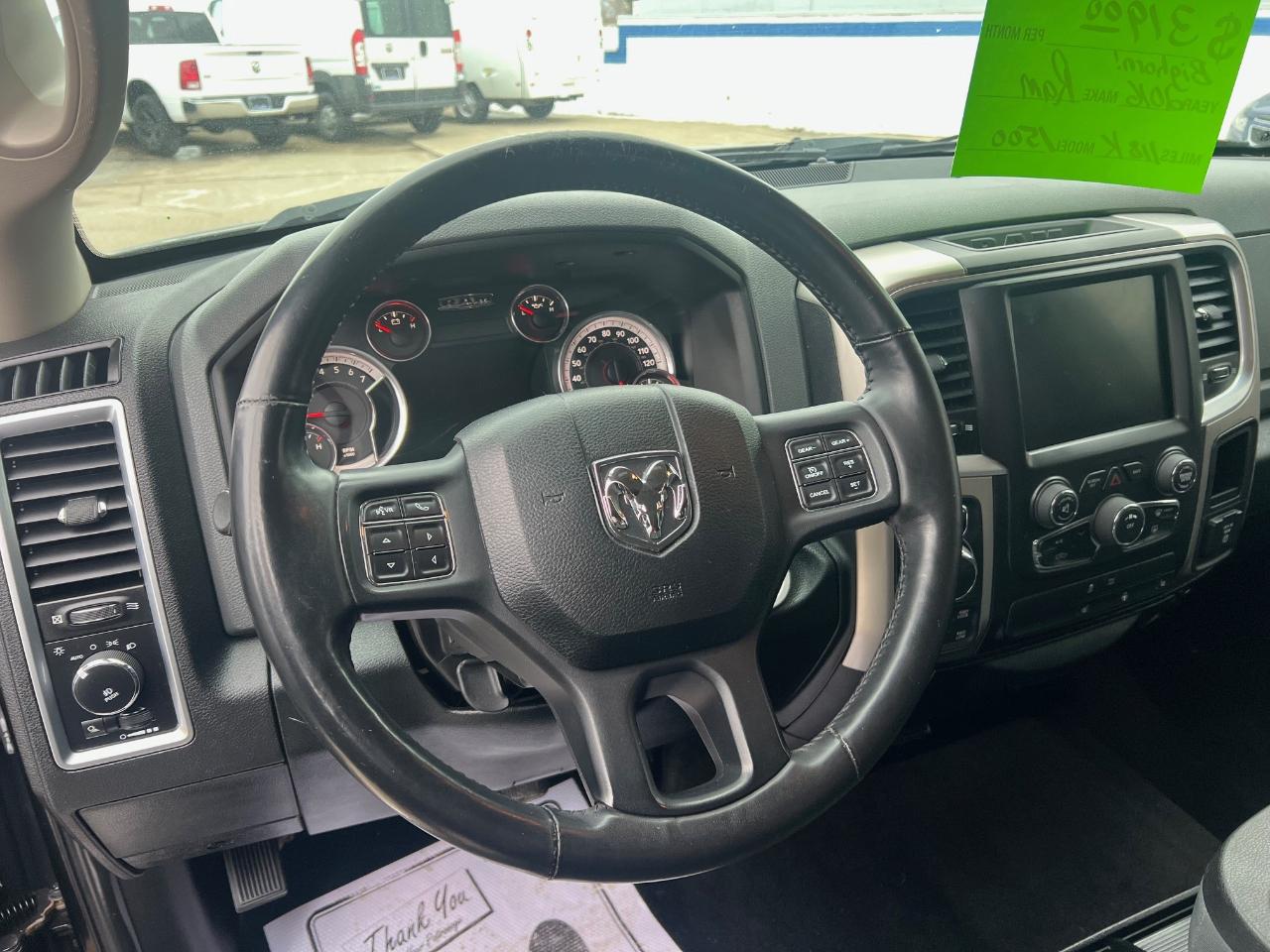 RAM 1500 4WD Crew Cab 140.5" SLT 2016