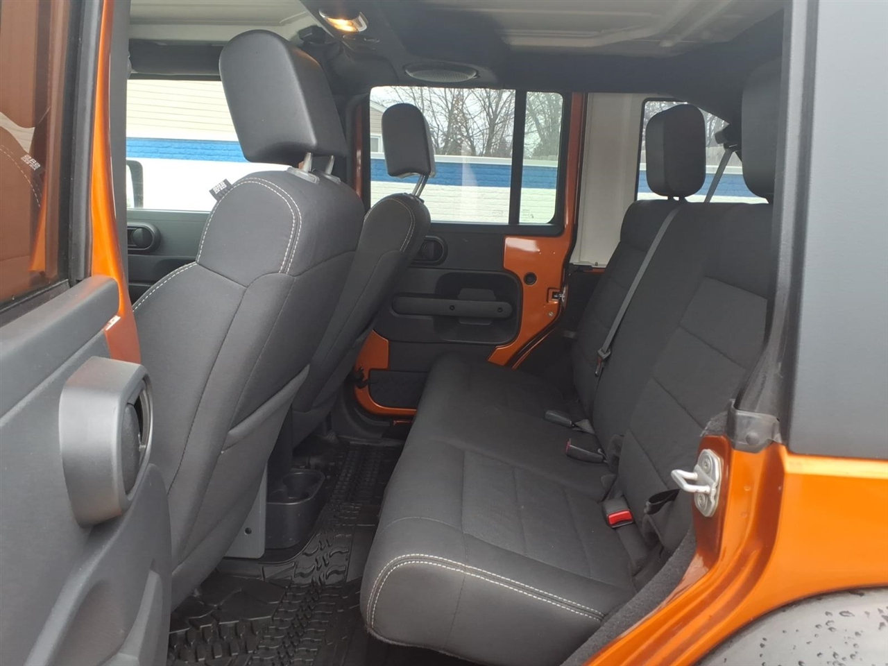 Jeep Wrangler Unlimited 4WD 4dr Mountain 2010