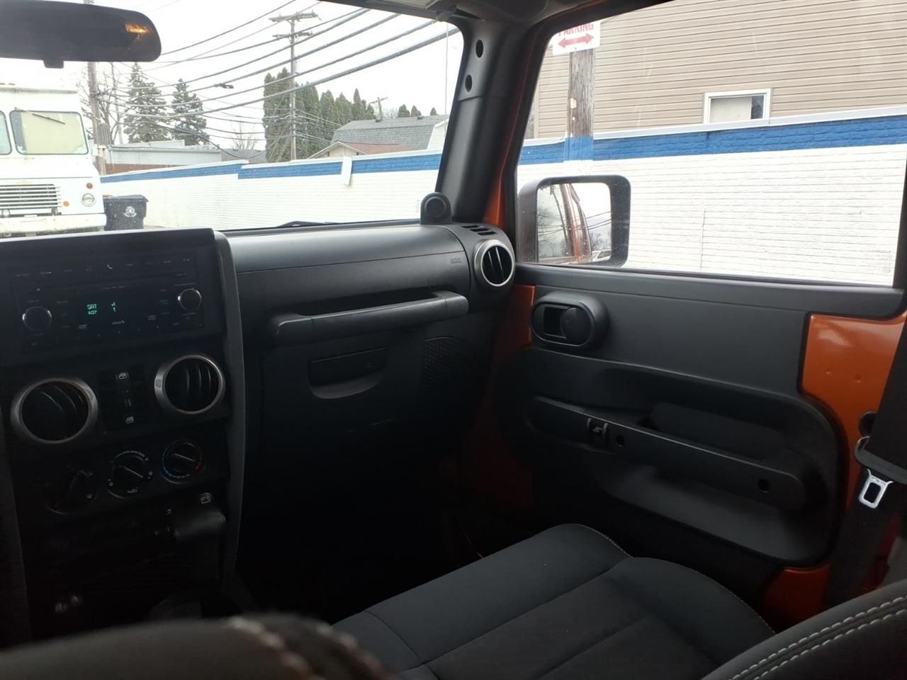 Jeep Wrangler Unlimited 4WD 4dr Mountain 2010