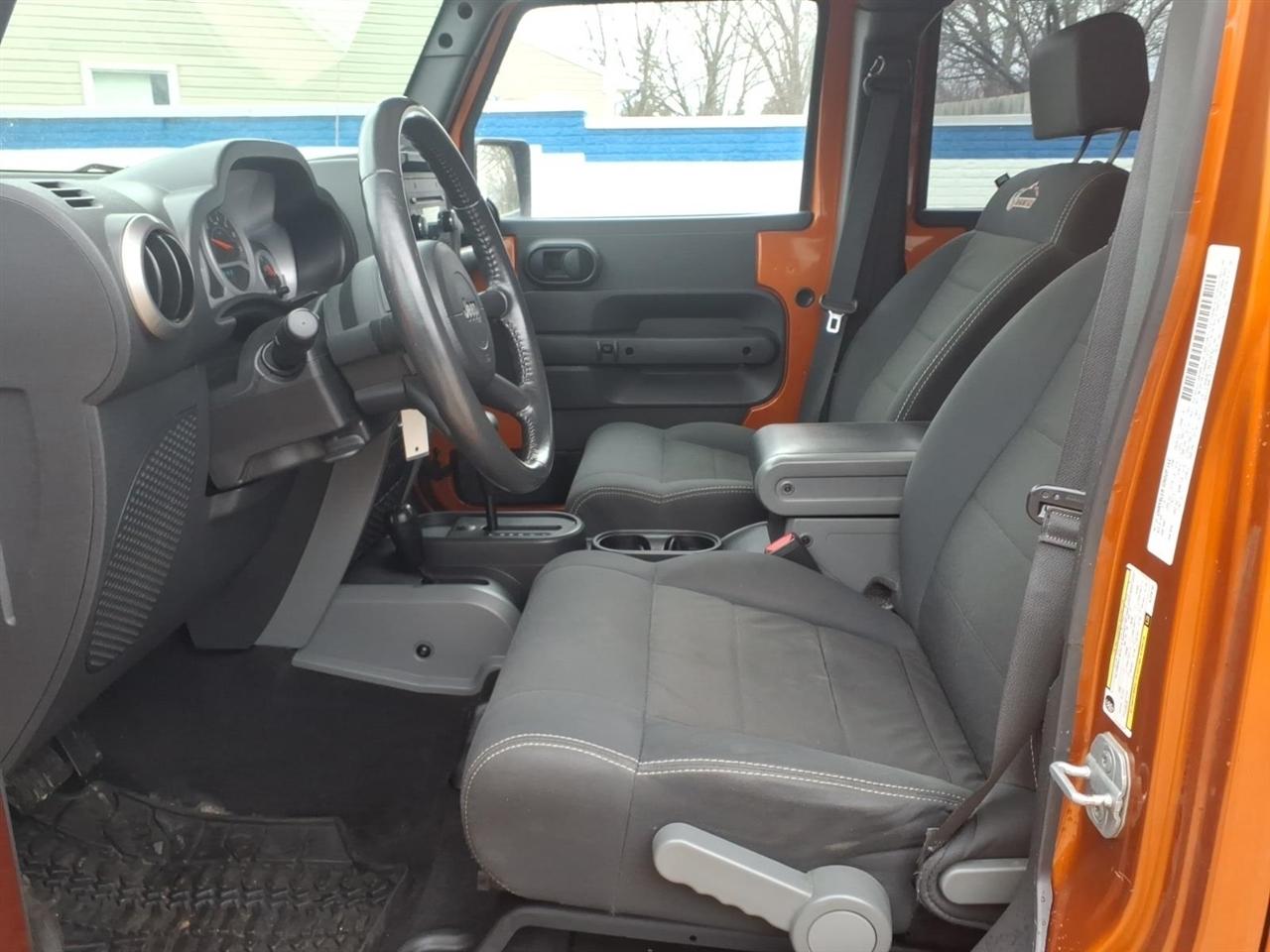 Jeep Wrangler Unlimited 4WD 4dr Mountain 2010