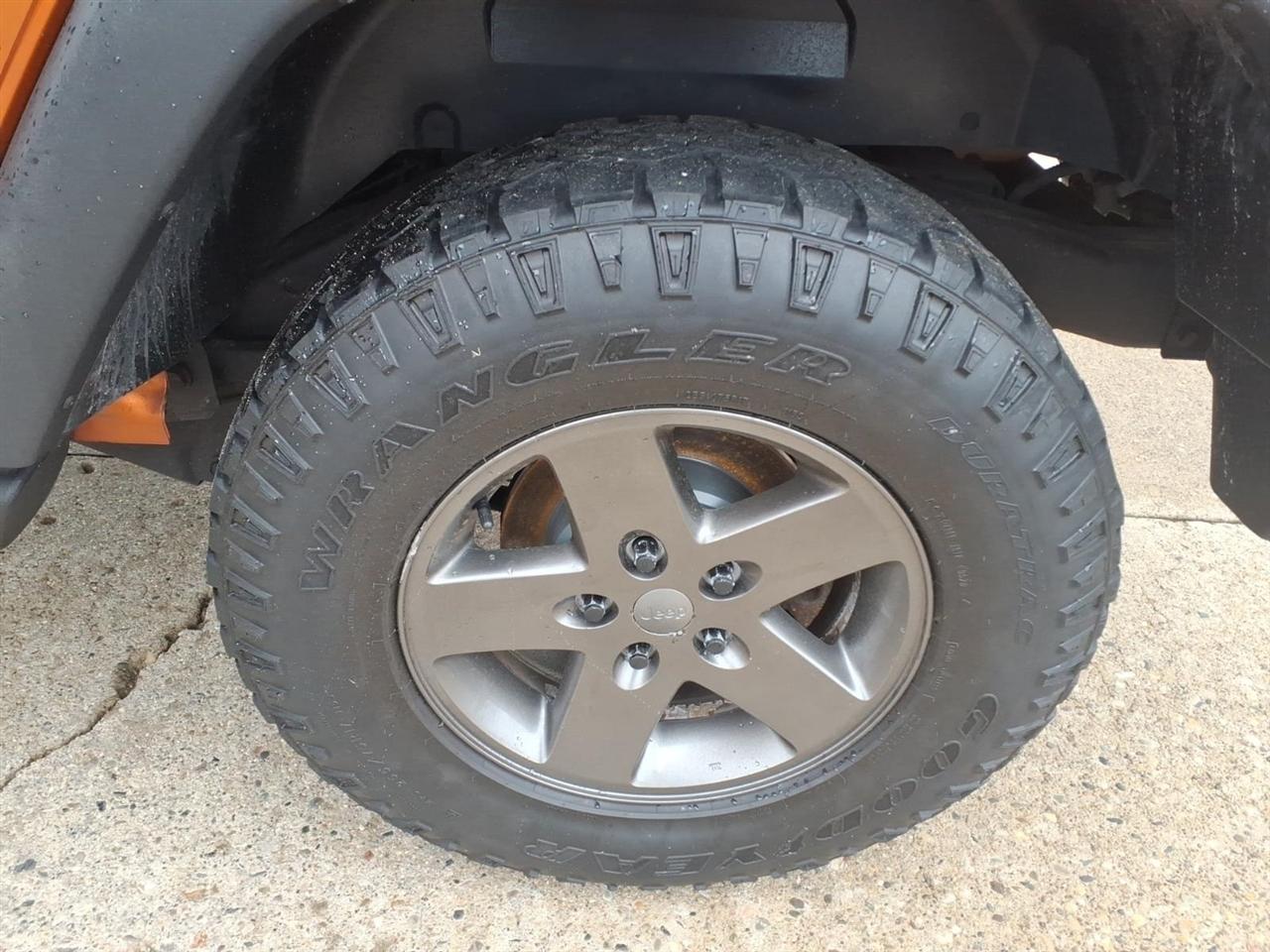 Jeep Wrangler Unlimited 4WD 4dr Mountain 2010