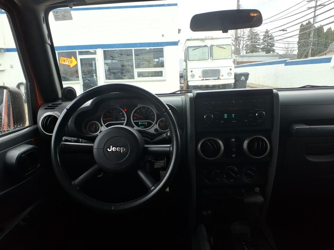 Jeep Wrangler Unlimited 4WD 4dr Mountain 2010