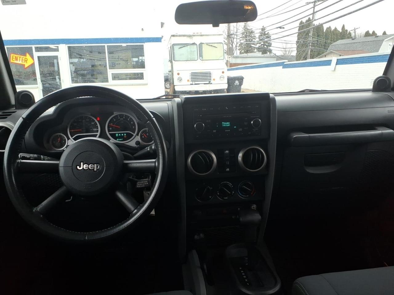 Jeep Wrangler Unlimited 4WD 4dr Mountain 2010