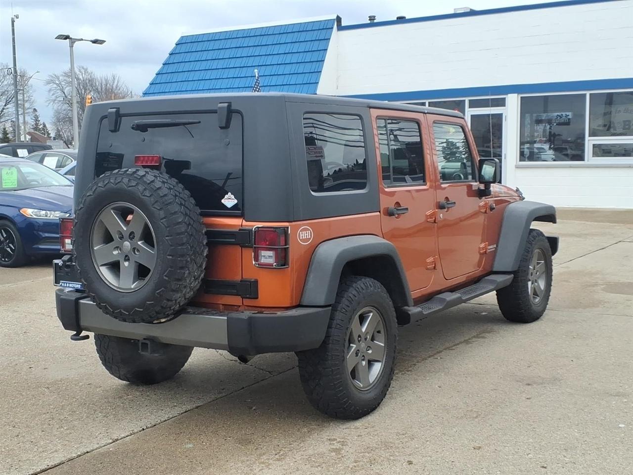 Jeep Wrangler Unlimited 4WD 4dr Mountain 2010