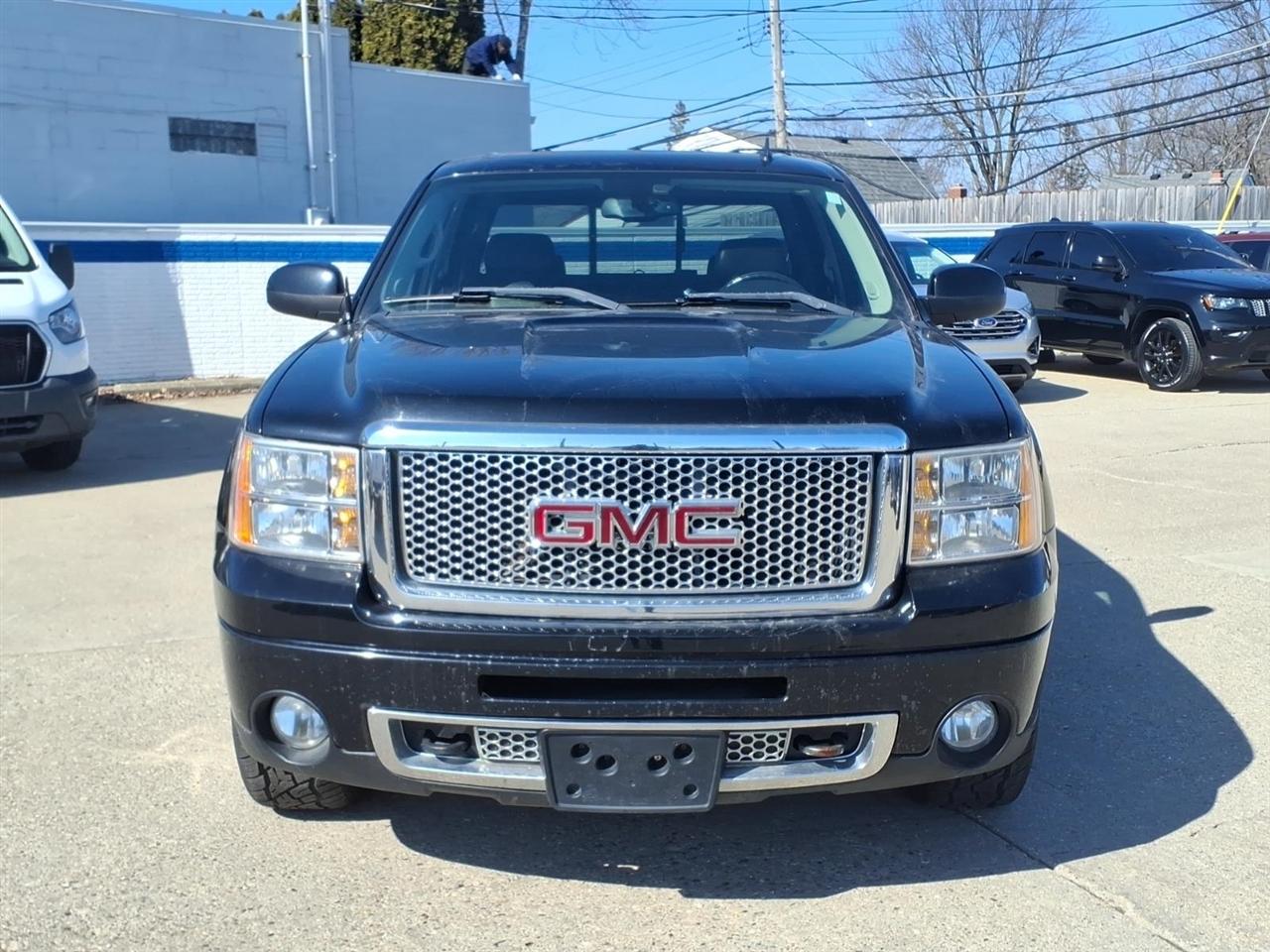 GMC Sierra 1500 AWD Crew Cab 143.5" Denali 2011