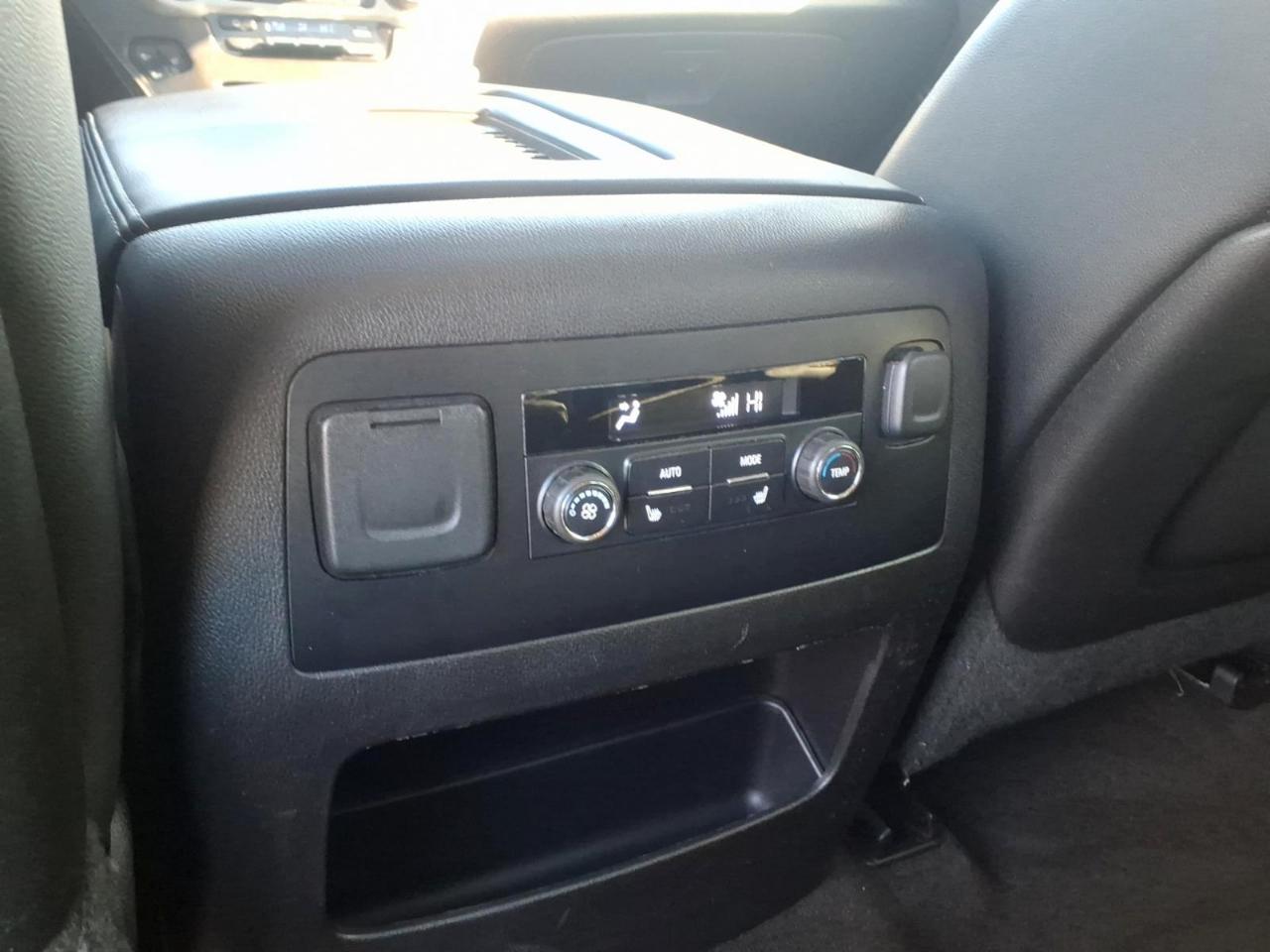 GMC Yukon 4WD 4dr SLT 2015