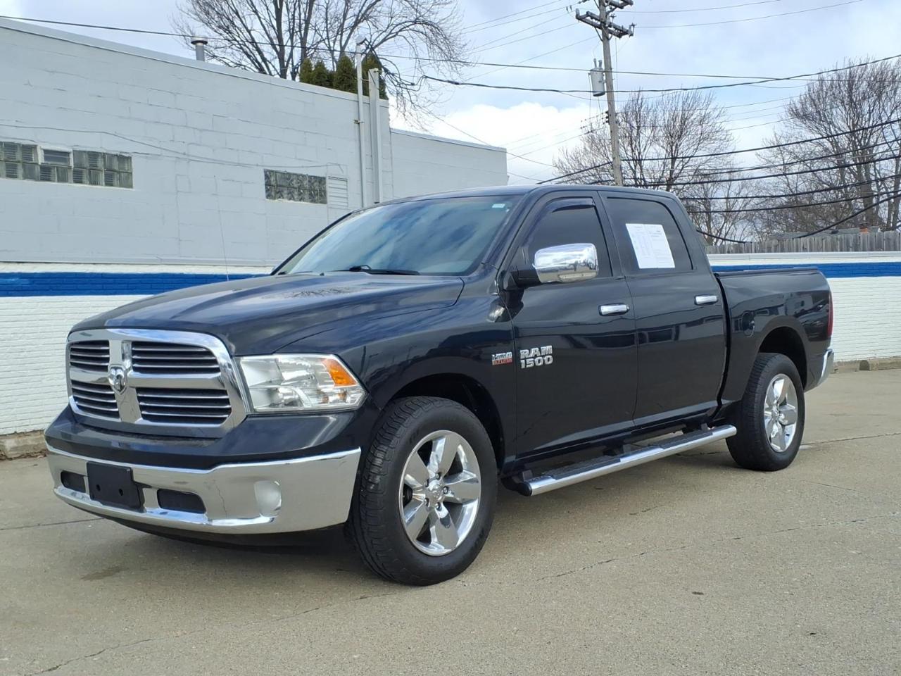 RAM 1500 4WD Crew Cab 140.5" SLT 2016