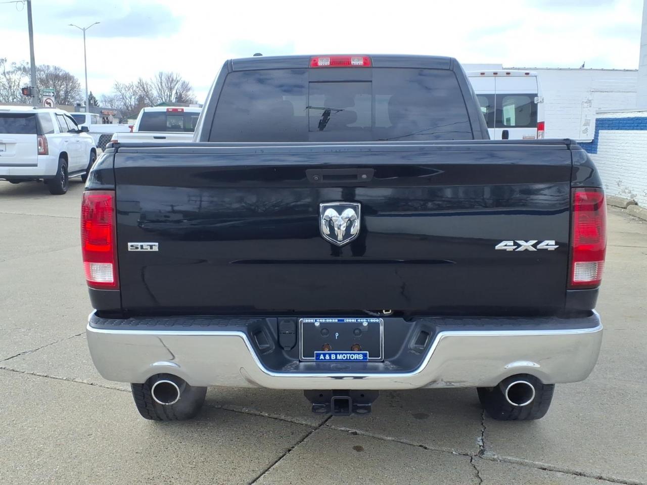 RAM 1500 4WD Crew Cab 140.5" SLT 2016