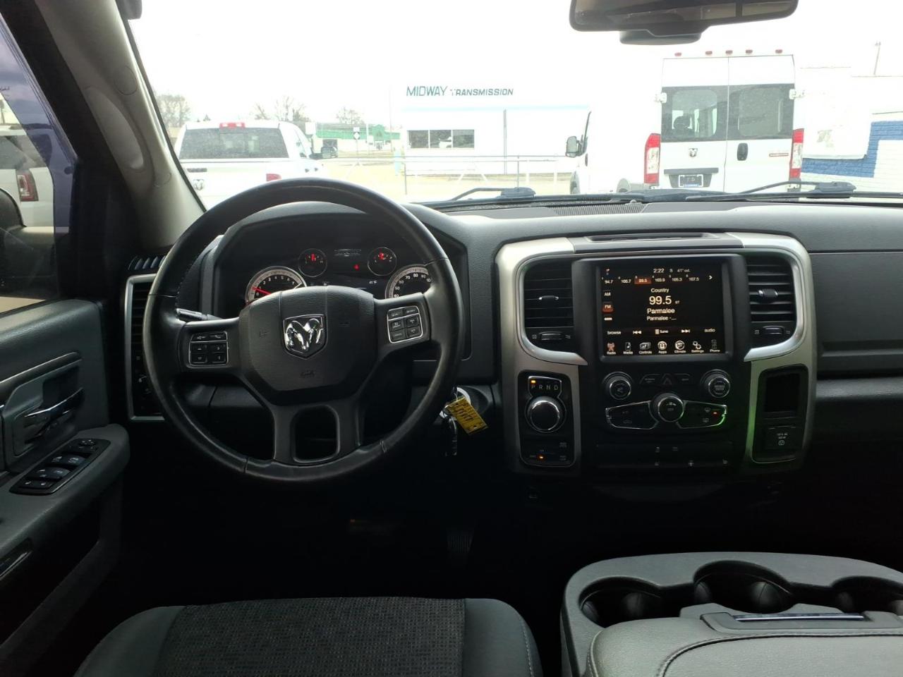 RAM 1500 4WD Crew Cab 140.5" SLT 2016