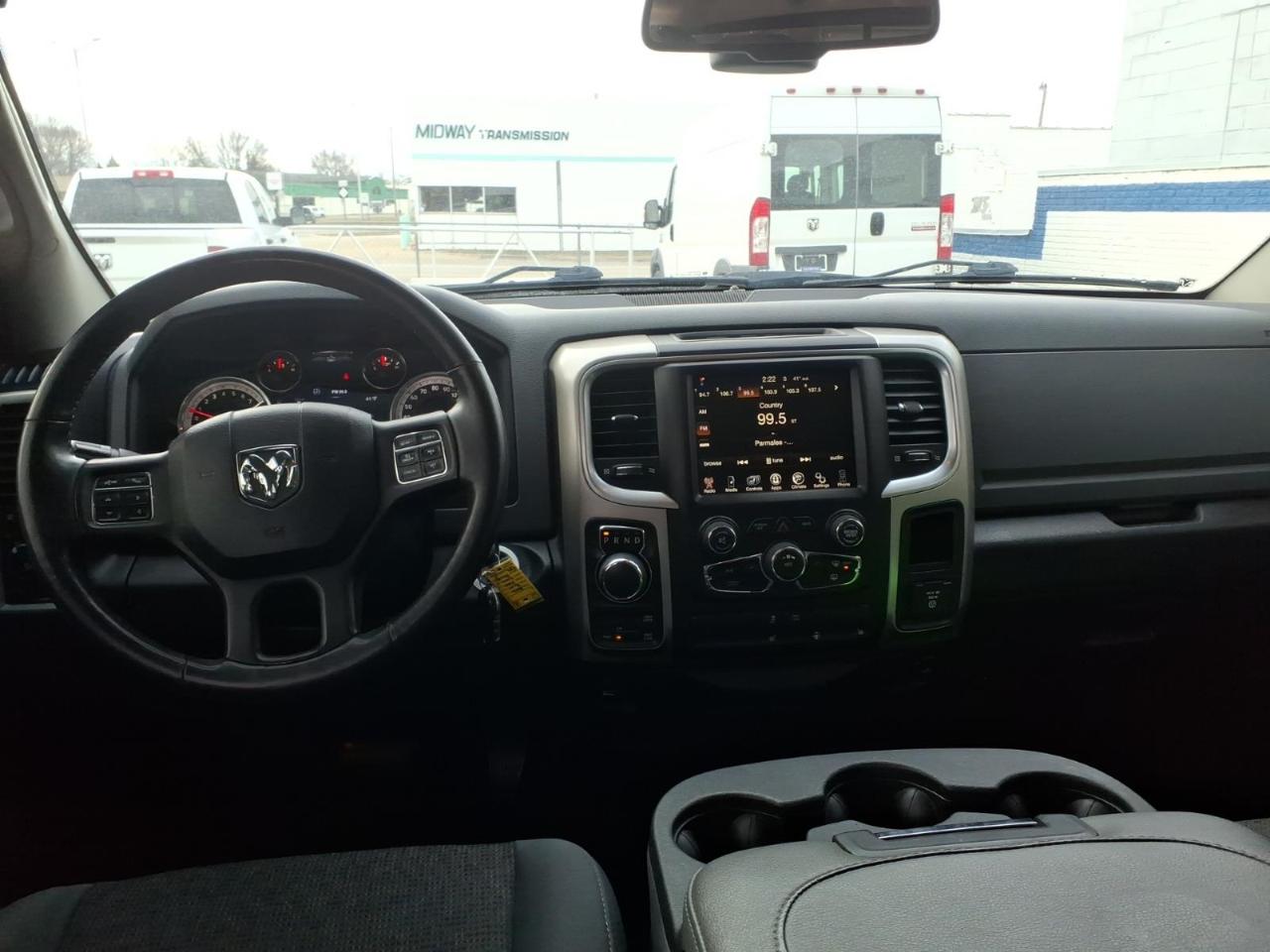 RAM 1500 4WD Crew Cab 140.5" SLT 2016