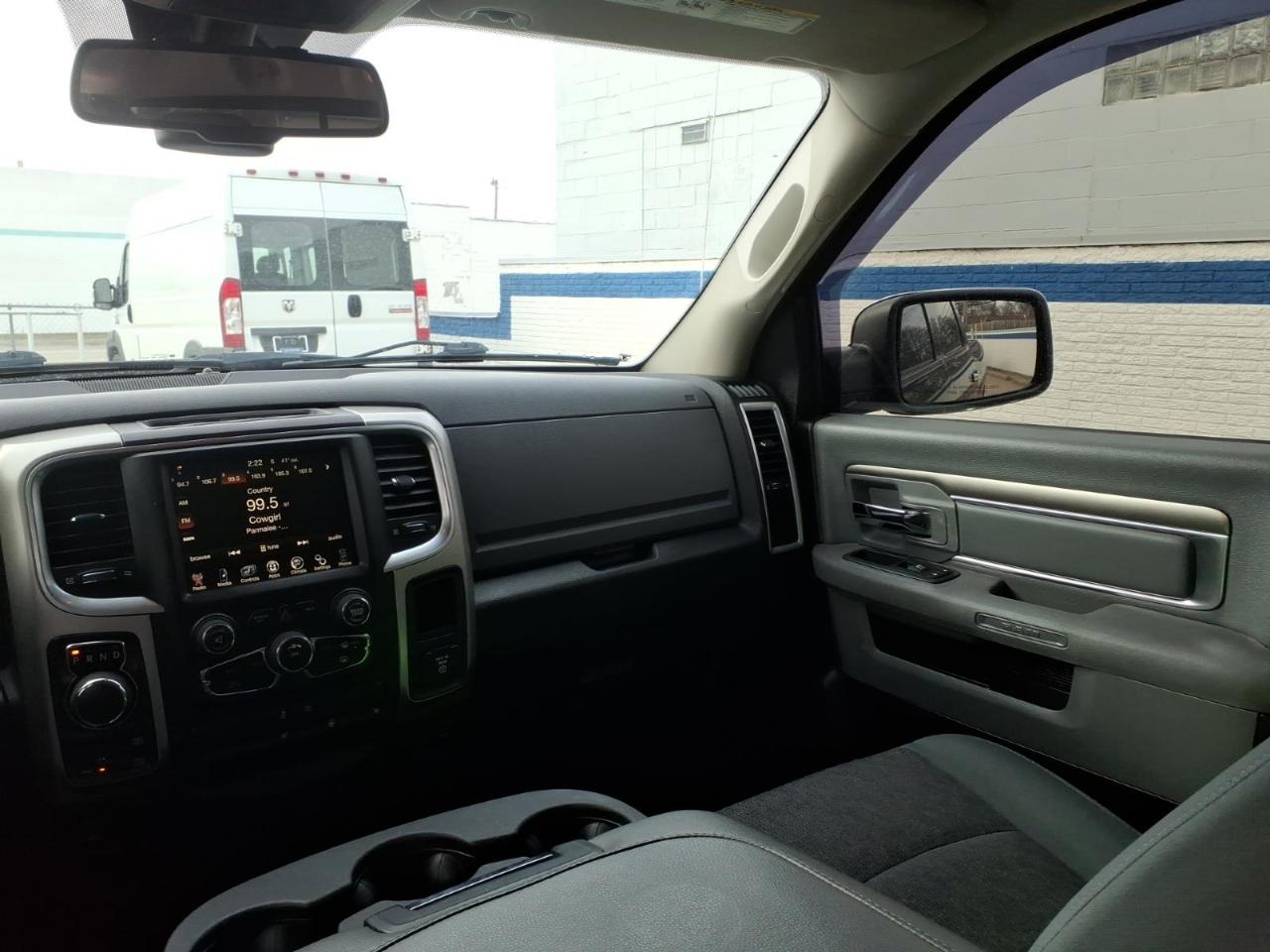 RAM 1500 4WD Crew Cab 140.5" SLT 2016