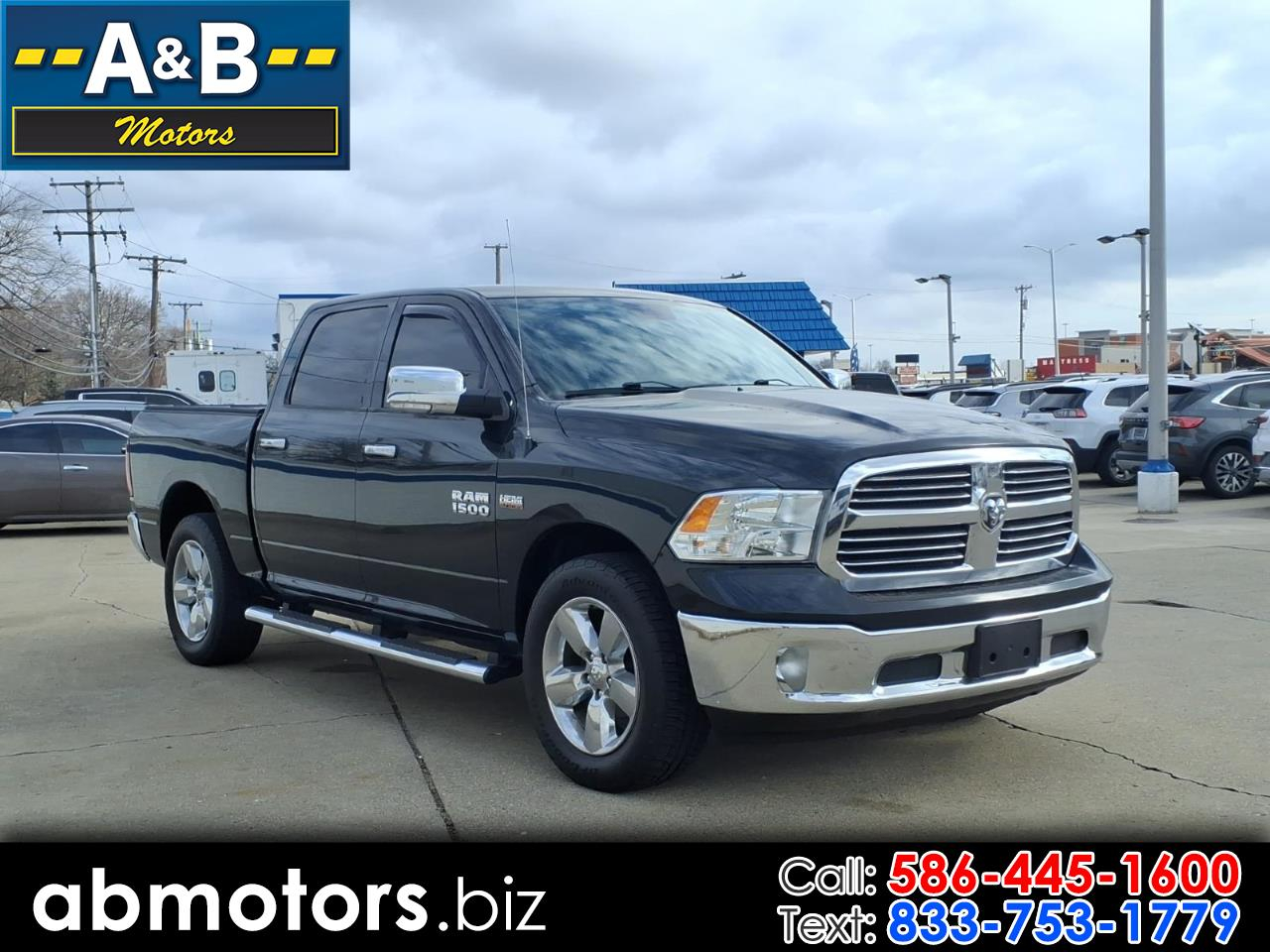 2016 RAM 1500 4WD Crew Cab 140.5" SLT