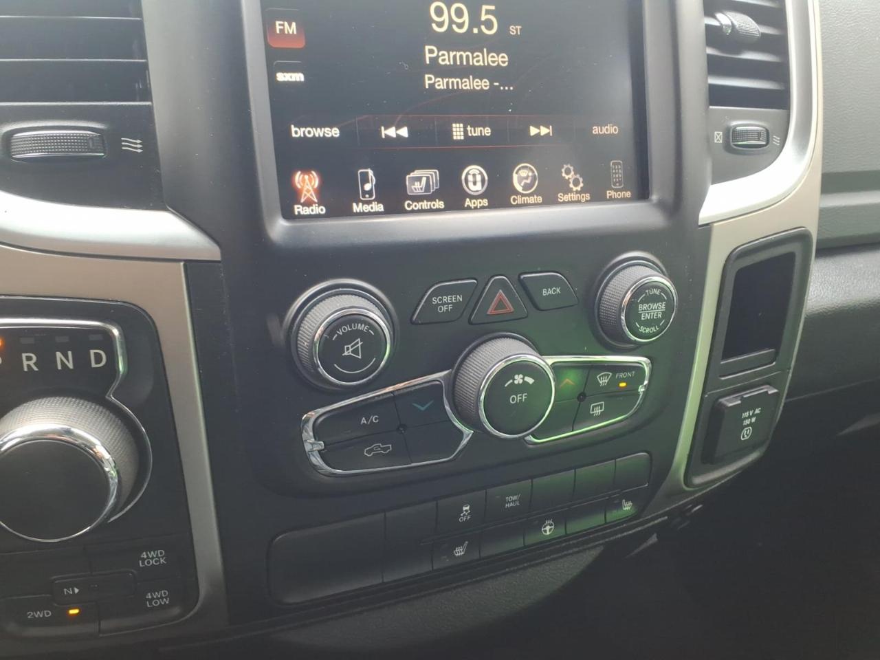 RAM 1500 4WD Crew Cab 140.5" SLT 2016