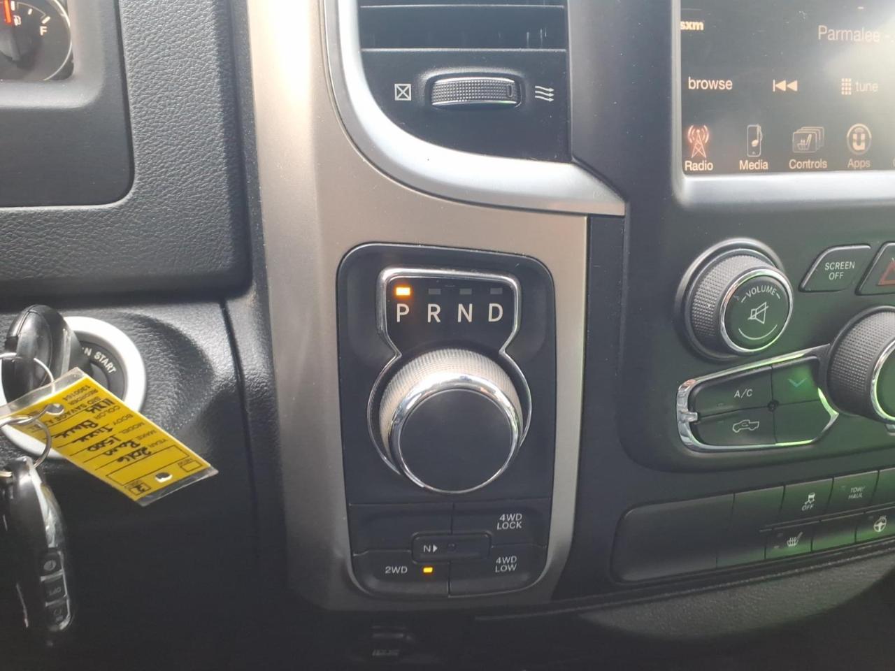 RAM 1500 4WD Crew Cab 140.5" SLT 2016