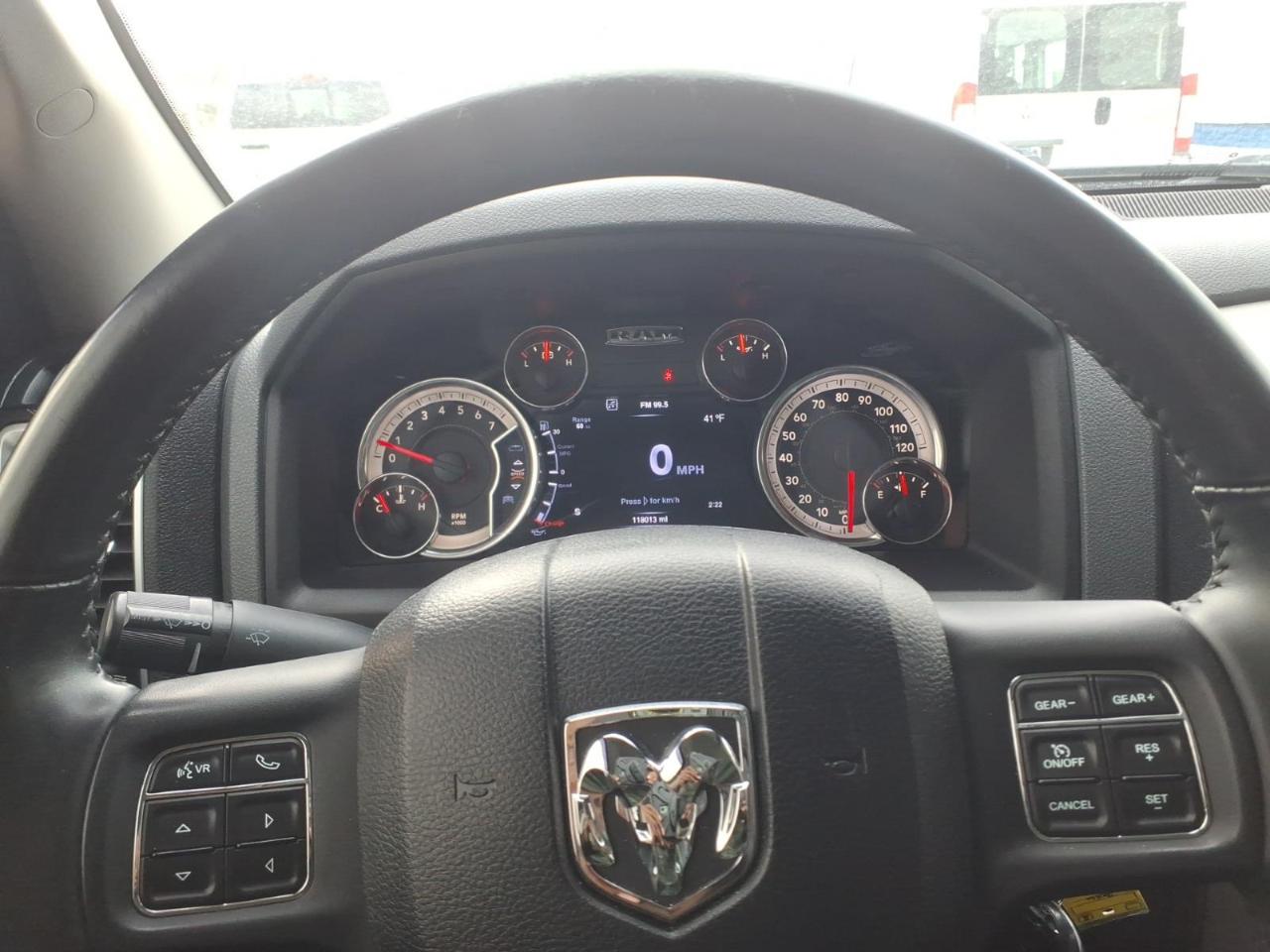 RAM 1500 4WD Crew Cab 140.5" SLT 2016