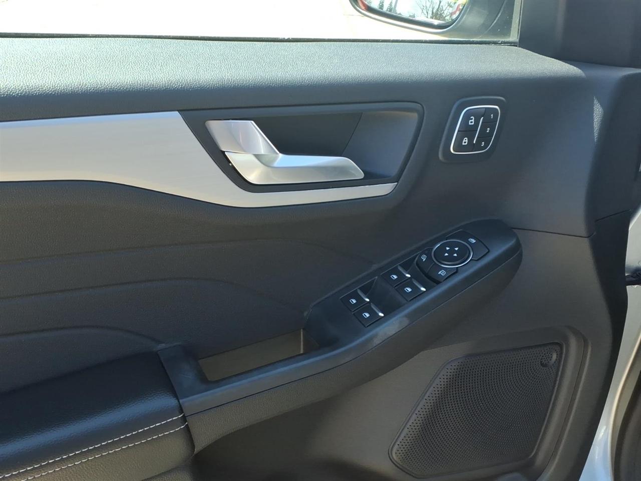 Ford Escape Platinum AWD 2023