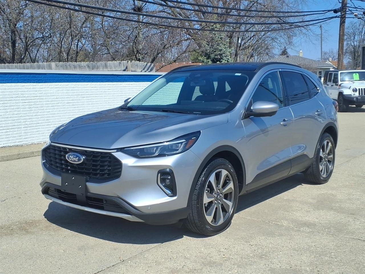 Ford Escape Platinum AWD 2023