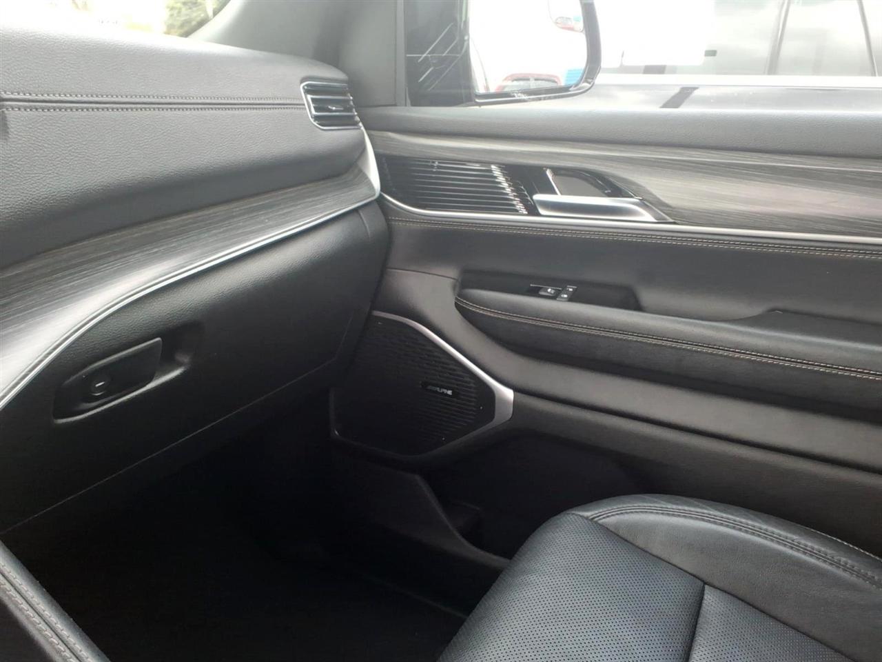 Jeep Wagoneer L Series II 4x2 2023