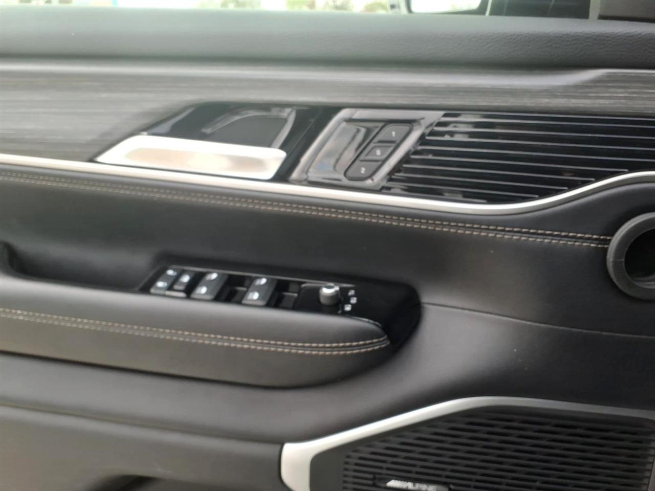 Jeep Wagoneer L Series II 4x2 2023