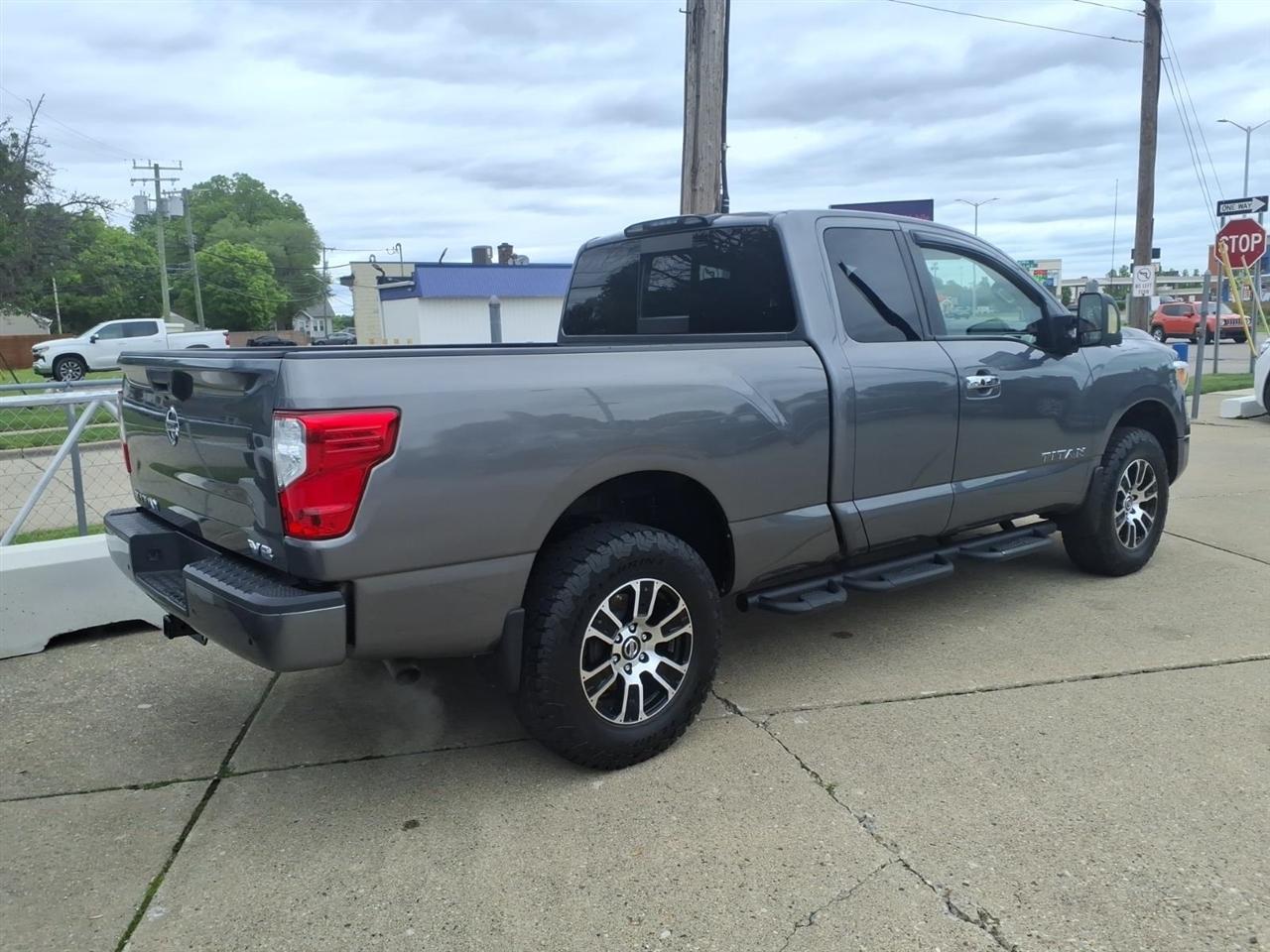 Nissan Titan 4x4 King Cab SV 2021
