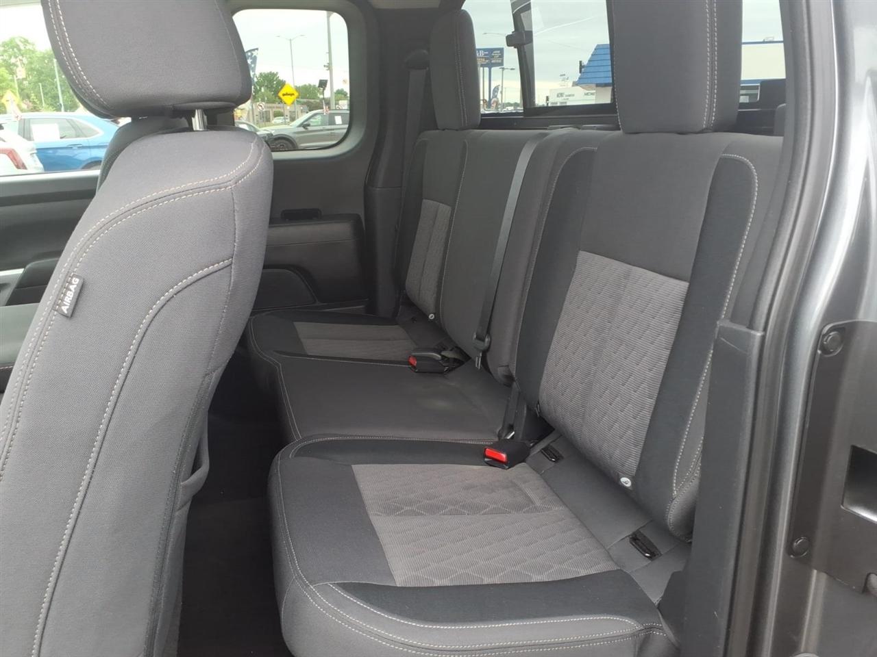 Nissan Titan 4x4 King Cab SV 2021