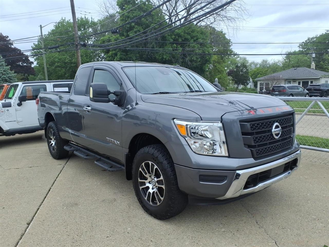 Nissan Titan 4x4 King Cab SV 2021