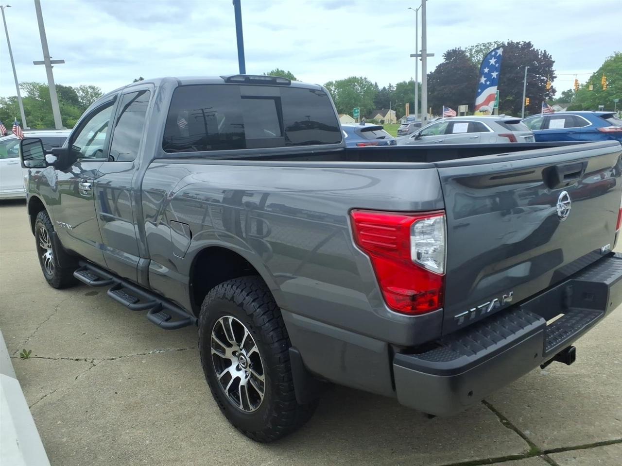 Nissan Titan 4x4 King Cab SV 2021