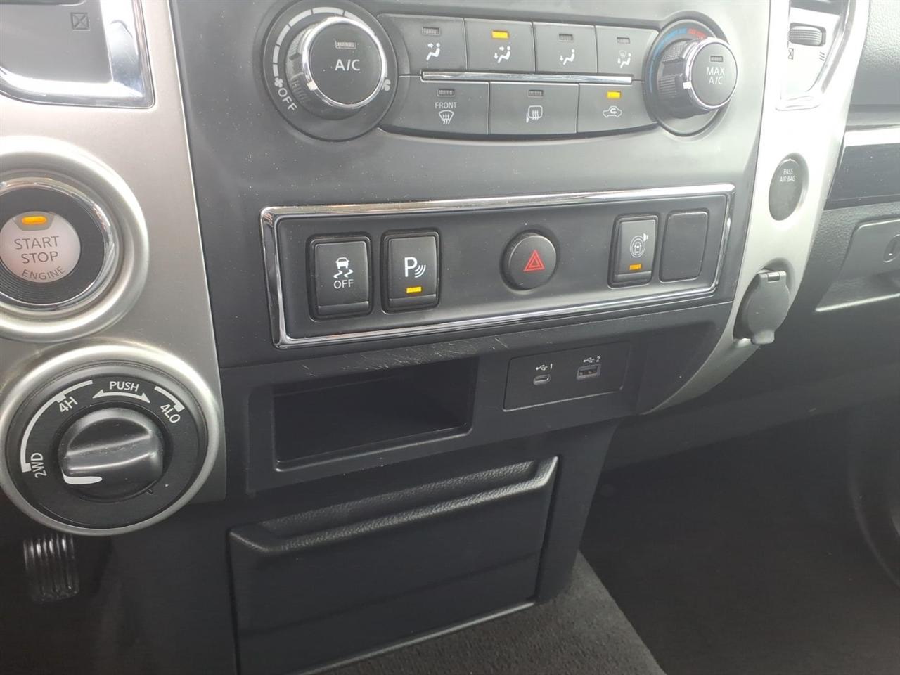 Nissan Titan 4x4 King Cab SV 2021