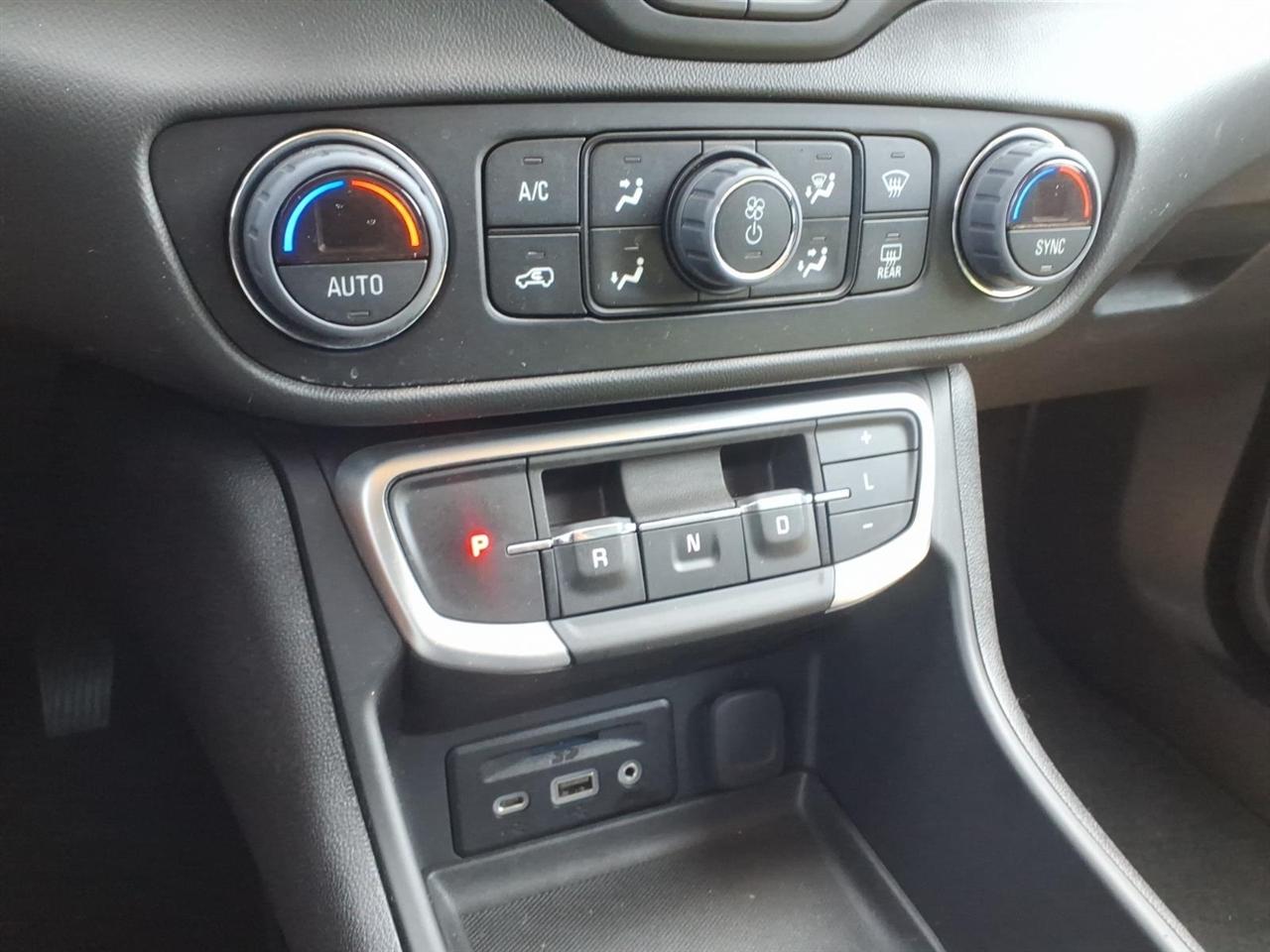 GMC Terrain FWD 4dr SLT 2024