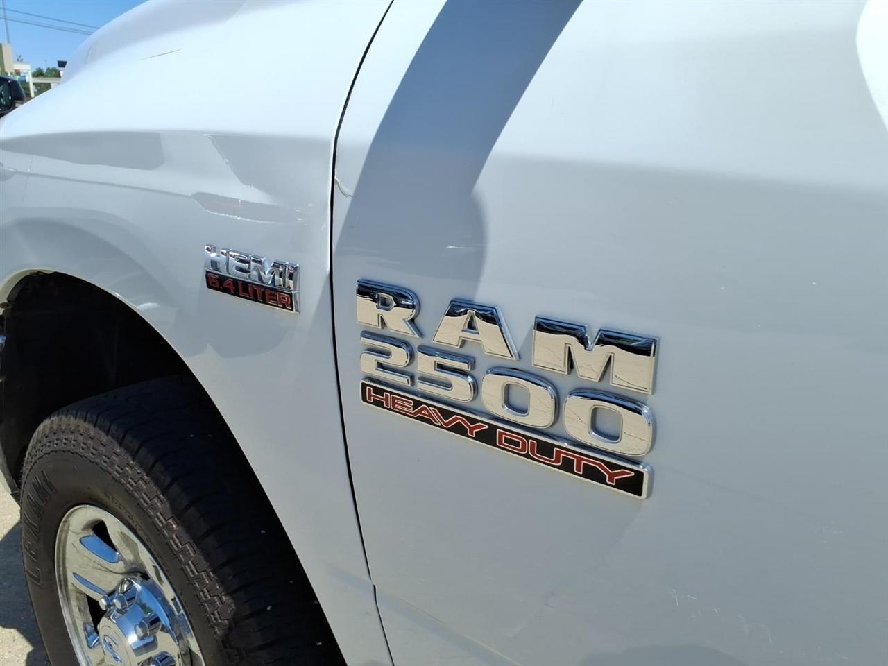 RAM 2500 Tradesman 4x4 Crew Cab 8' Box 2018