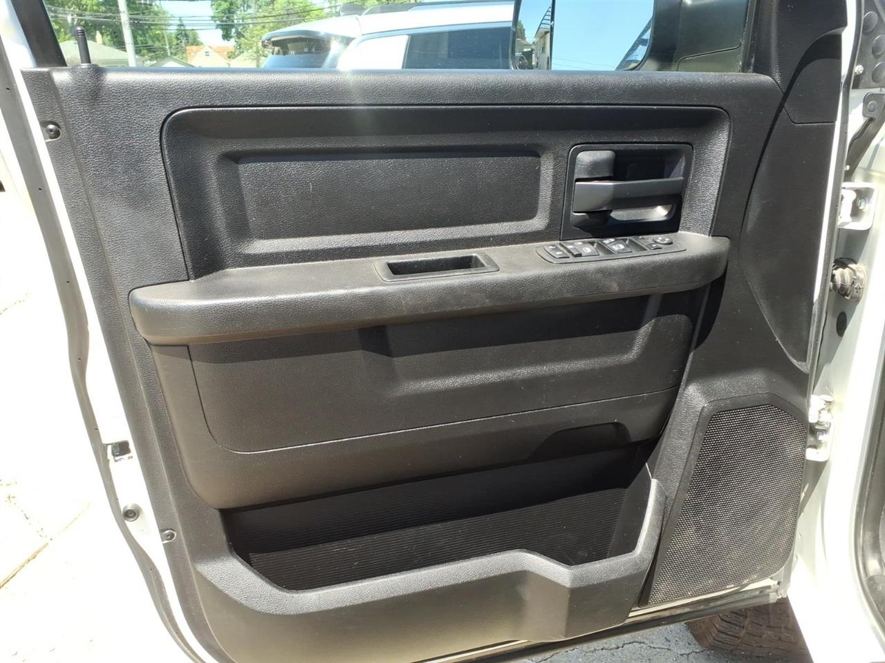RAM 2500 Tradesman 4x4 Crew Cab 8' Box 2018
